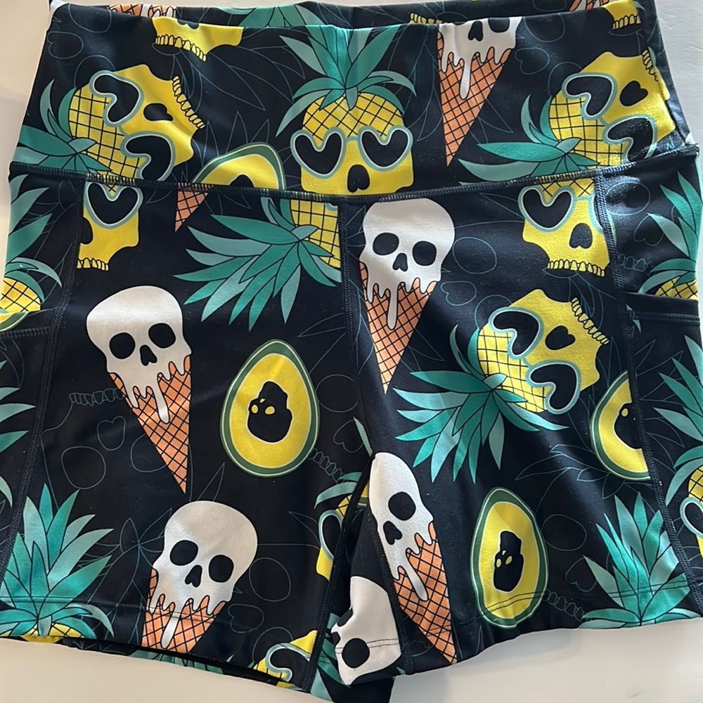 Constantly varies gear shorts